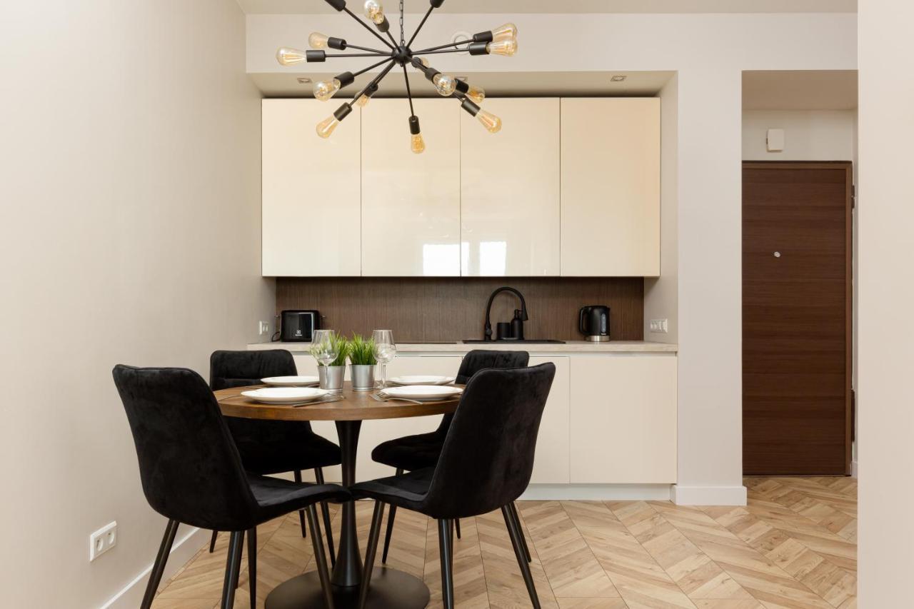 Platinum Towers Apartment With Parking By Renters Prestige Varsóvia Exterior foto
